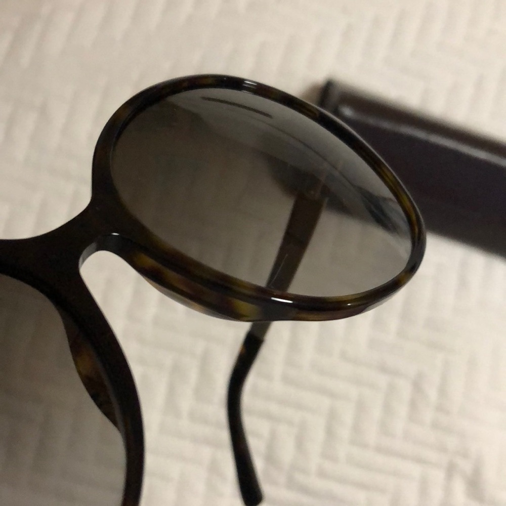 Authentic Gucci sunglasses - Picture 6 of 6